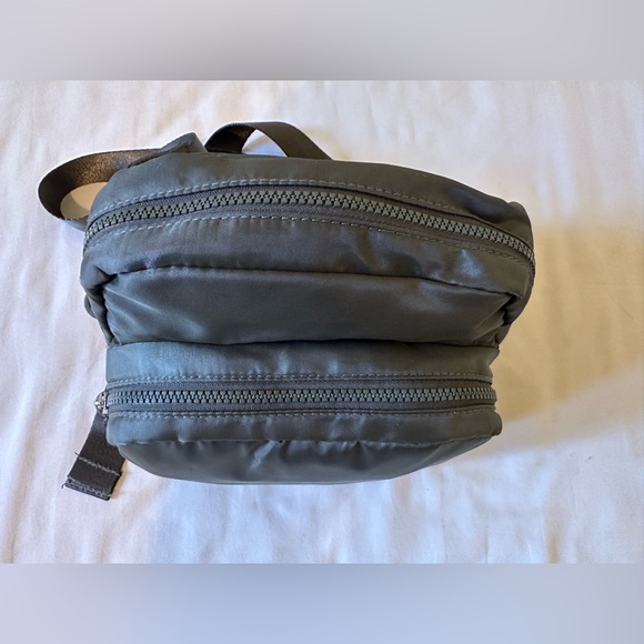 BearPaw Green Belt Bag - Picture 9 of 10